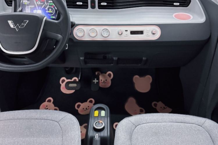 Used Wuling Hongguang MINIEV 2021 Macaron Premium Model – Lithium Iron Phosphate Interior 8