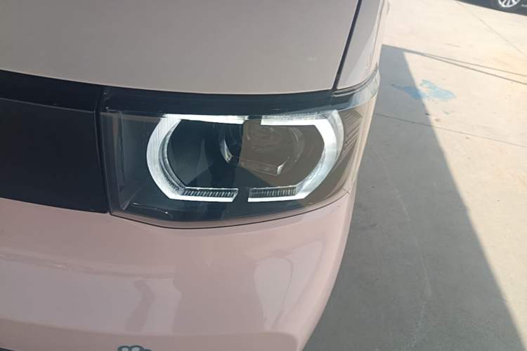 Used Wuling Hongguang MINIEV 2021 Macaron Sandwich Model 170 km Lithium Iron Phosphate Left Front Headlight