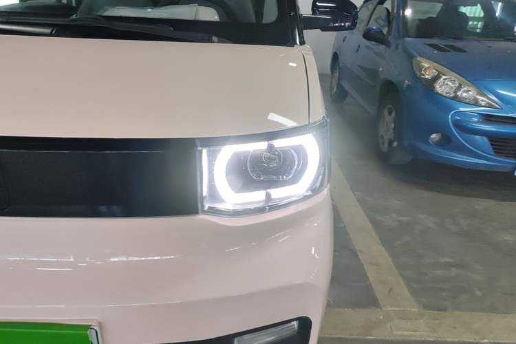 Used Wuling Hongguang MINIEV 2021 Macaron Fashion Edition Lithium-Ion Battery Left Front Headlight