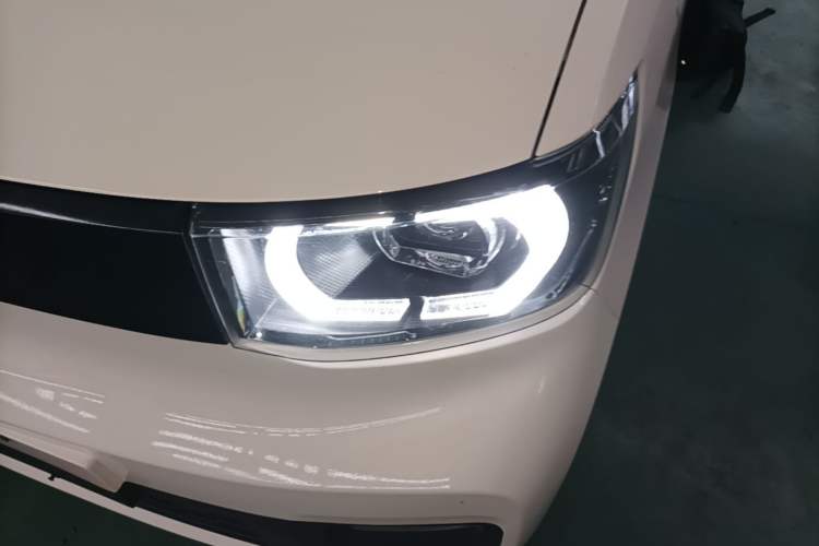 Used Wuling Hongguang MINIEV 2021 Macaron Sandwich Model 120 km Lithium NMC Left Front Headlight