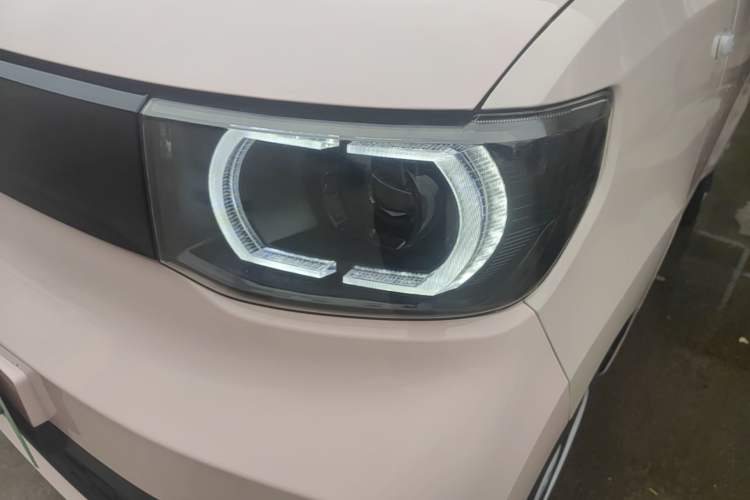 Used Wuling Hongguang MINIEV 2021 Macaron Sandwich Model 120 km Lithium Iron Phosphate Left Front Headlight