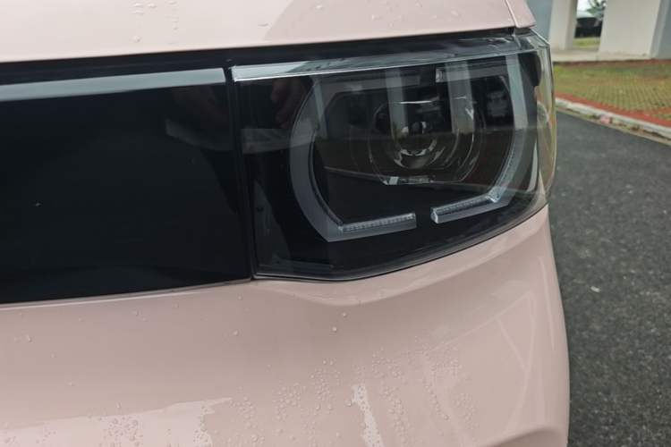Used Wuling Hongguang MINIEV 2021 Macaron Fashion Edition Lithium-Ion Battery Left Front Headlight