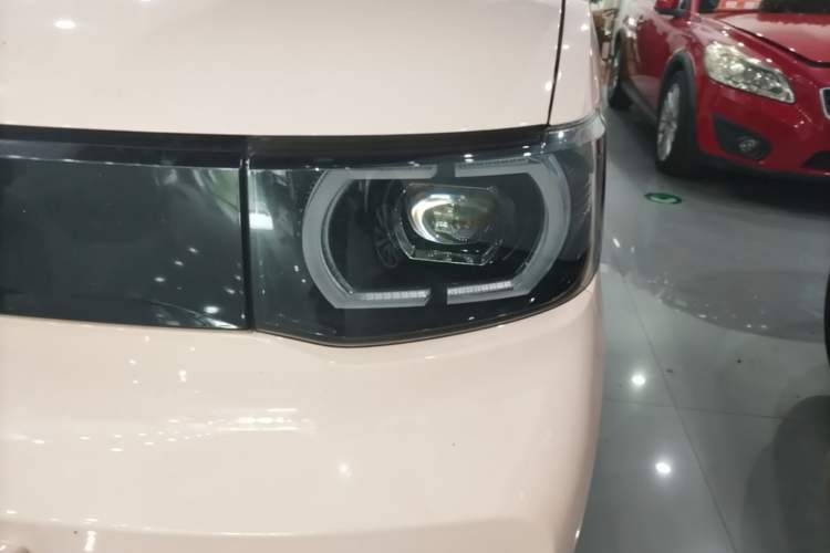 Used Wuling Hongguang MINIEV 2021 Macaron Premium Model – Lithium Iron Phosphate Left Front Headlight