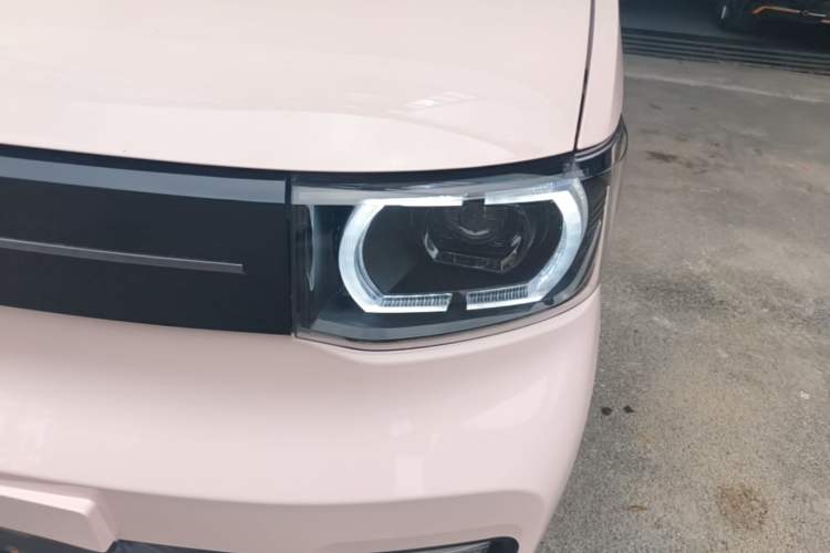 Used Wuling Hongguang MINIEV 2021 Macaron Fashion Edition Lithium-Ion Battery Left Front Headlight