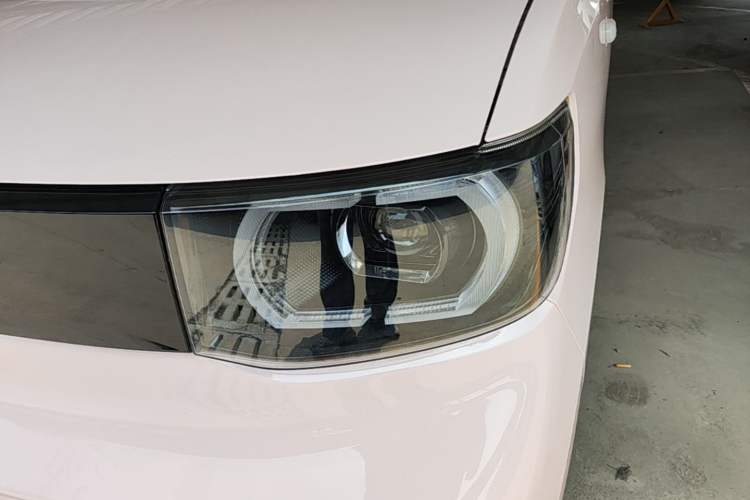Used Wuling Hongguang MINIEV 2021 Macaron Fashion Edition Lithium-Ion Battery Left Front Headlight