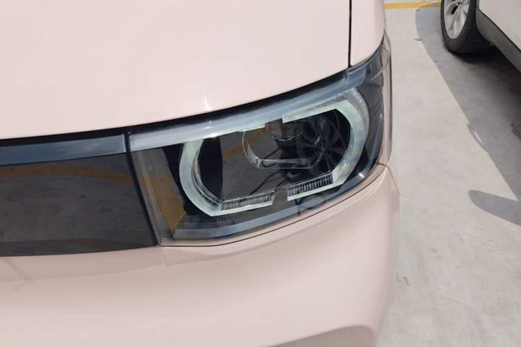 Used Wuling Hongguang MINIEV 2021 Macaron Fashion Model Lithium Iron Phosphate Left Front Headlight