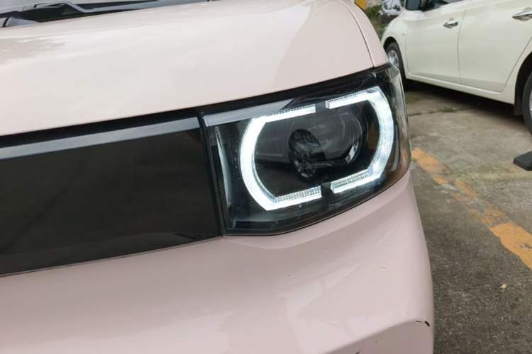 Used Wuling Hongguang MINIEV 2021 Macaron Premium Model – Lithium Iron Phosphate Left Front Headlight