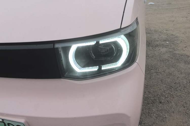 Used Wuling Hongguang MINIEV 2021 Macaron Sandwich Model 120 km Lithium Iron Phosphate Left Front Headlight