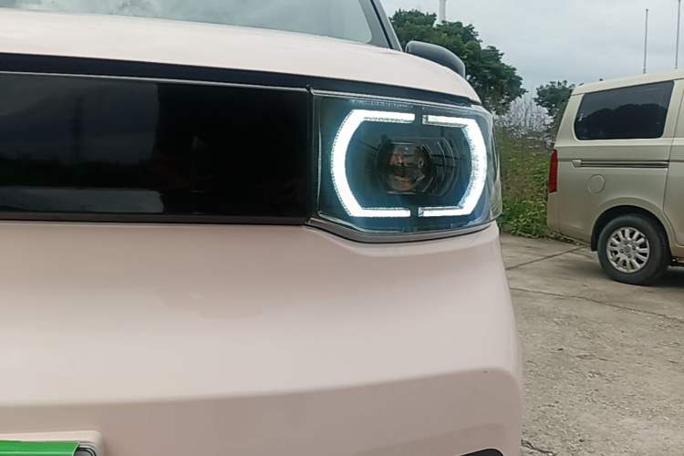 Used Wuling Hongguang MINIEV 2021 Macaron Premium Model – Lithium Iron Phosphate Left Front Headlight