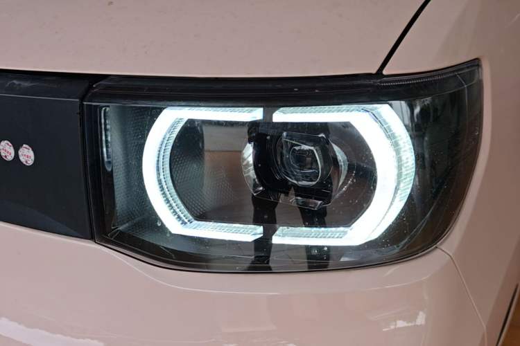 Used Wuling Hongguang MINIEV 2021 Macaron Premium Model – Lithium Iron Phosphate Left Front Headlight