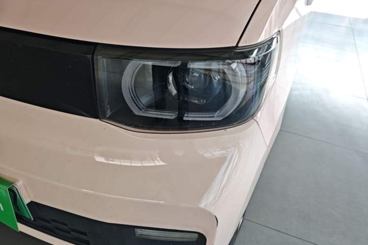 Used Wuling Hongguang MINIEV 2021 Macaron Fashion Edition Lithium-Ion Battery Left Front Headlight