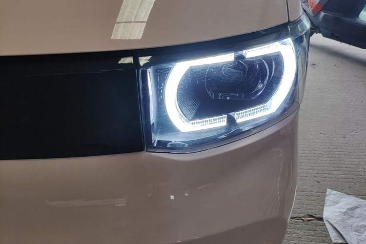 Used Wuling Hongguang MINIEV 2021 Macaron Fashion Edition Lithium-Ion Battery Left Front Headlight