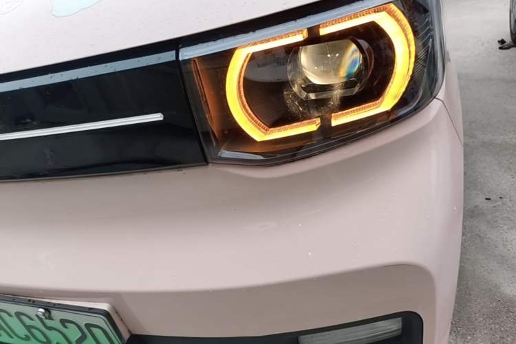 Used Wuling Hongguang MINIEV 2021 Macaron Fashion Edition Lithium-Ion Battery Left Front Headlight