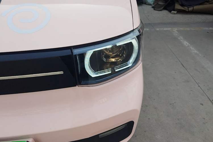 Used Wuling Hongguang MINIEV 2021 Macaron Fashion Edition Lithium-Ion Battery Left Front Headlight