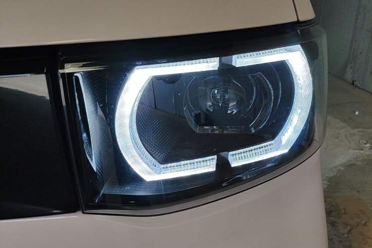 Used Wuling Hongguang MINIEV 2021 Macaron Fashion Edition Lithium-Ion Battery Left Front Headlight