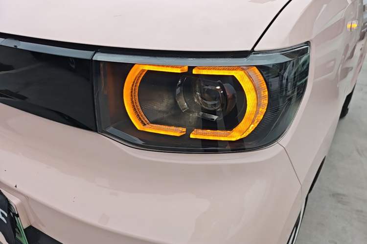 Used Wuling Hongguang MINIEV 2021 Macaron Premium Model – Lithium Iron Phosphate Left Front Headlight