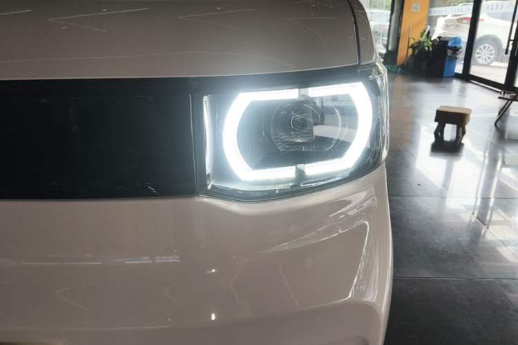Used Wuling Hongguang MINIEV 2021 Macaron Premium Model – Lithium Iron Phosphate Left Front Headlight