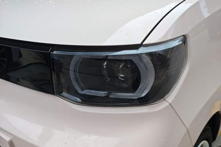 Used Wuling Hongguang MINIEV 2021 Macaron Premium Model – Lithium-NMC Left Front Headlight