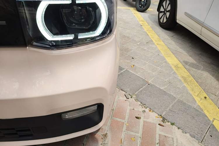 Used Wuling Hongguang MINIEV 2021 Macaron Sandwich Model 170 km Lithium Iron Phosphate Left Front Headlight