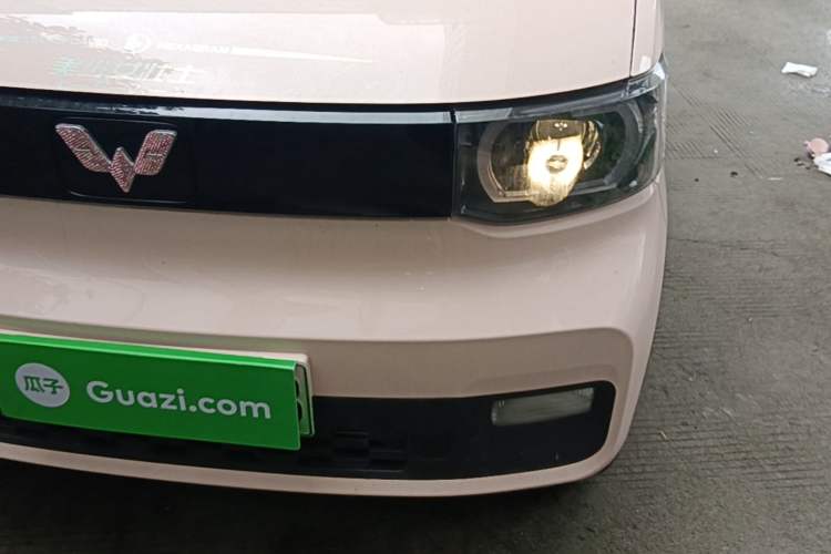 Used Wuling Hongguang MINIEV 2021 Macaron Sandwich Model 120 km Lithium Iron Phosphate Left Front Headlight