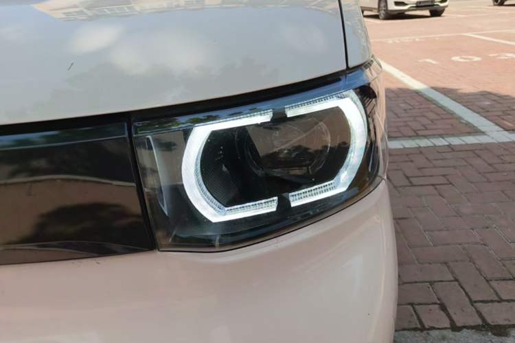 Used Wuling Hongguang MINIEV 2021 Macaron Premium Model – Lithium Iron Phosphate Left Front Headlight