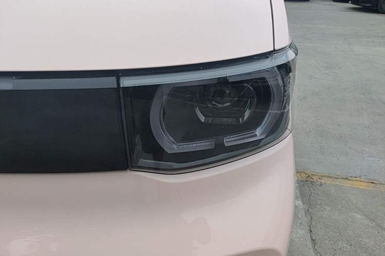 Used Wuling Hongguang MINIEV 2021 Macaron Premium Model – Lithium Iron Phosphate Left Front Headlight