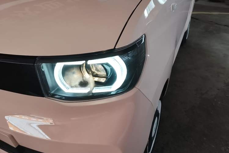 Used Wuling Hongguang MINIEV 2021 Macaron Fashion Edition Lithium-Ion Battery Left Front Headlight