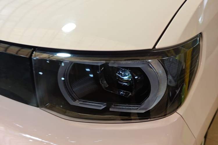Used Wuling Hongguang MINIEV 2021 Macaron Sandwich Model 170 km Lithium Iron Phosphate Left Front Headlight