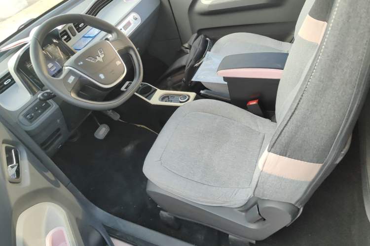 Used Wuling Hongguang MINIEV 2021 Macaron Sandwich Model 170 km Lithium Ternary Left Front Seat