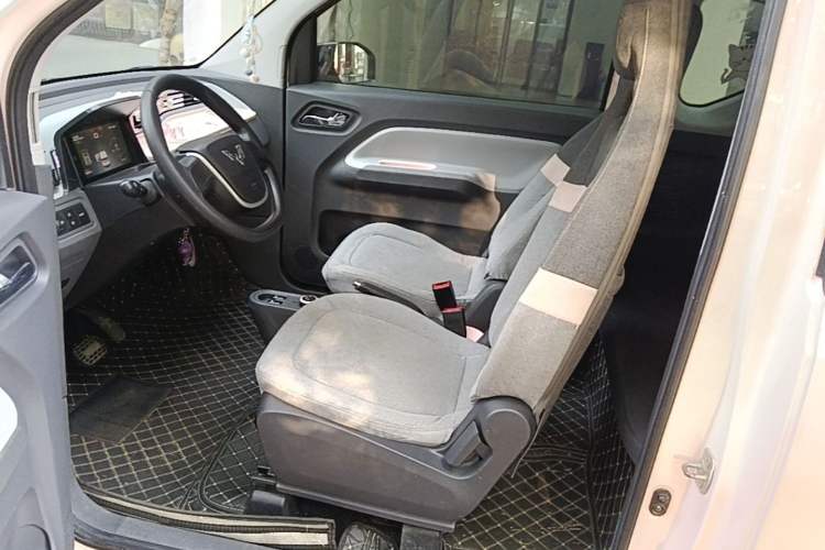 Used Wuling Hongguang MINIEV 2021 Macaron Fashion Model Lithium Iron Phosphate Left Front Seat