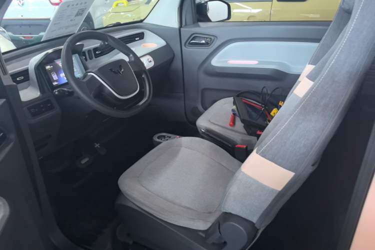 Used Wuling Hongguang MINIEV 2021 Macaron Sandwich Model 170 km Lithium Ternary Left Front Seat