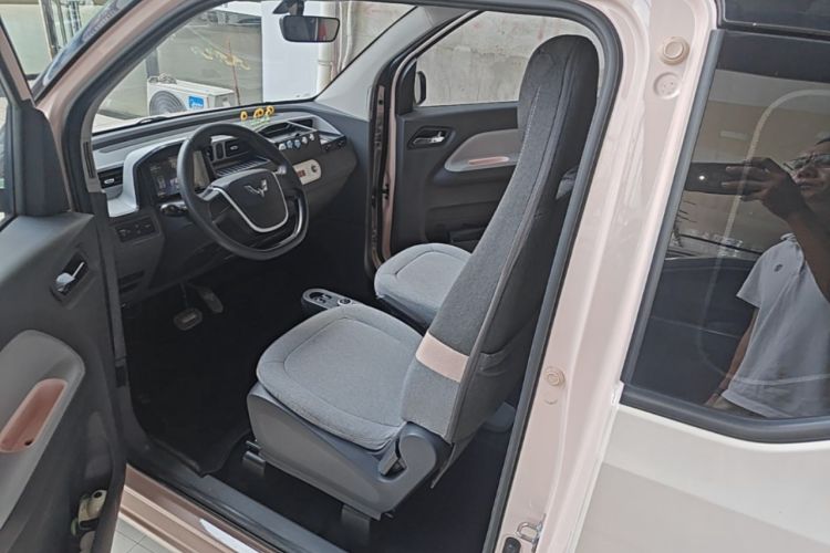 Used Wuling Hongguang MINIEV 2021 Macaron Premium Model – Lithium-NMC Left Front Seat