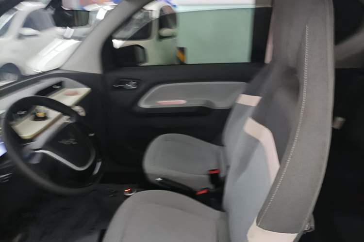 Used Wuling Hongguang MINIEV 2021 Macaron Sandwich Model 120 km Lithium NMC Left Front Seat