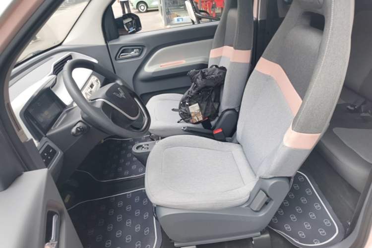 Used Wuling Hongguang MINIEV 2021 Macaron Fashion Edition Lithium-Ion Battery Left Front Seat