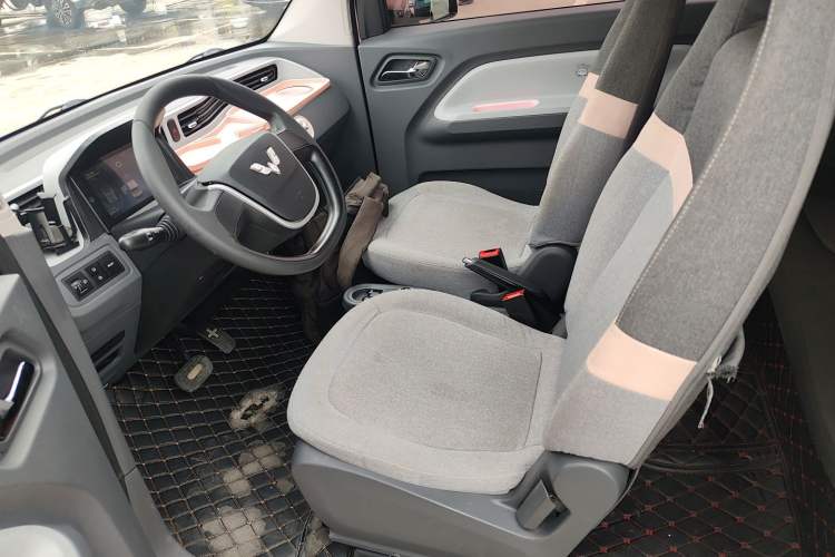 Used Wuling Hongguang MINIEV 2021 Macaron Premium Model – Lithium-NMC Left Front Seat