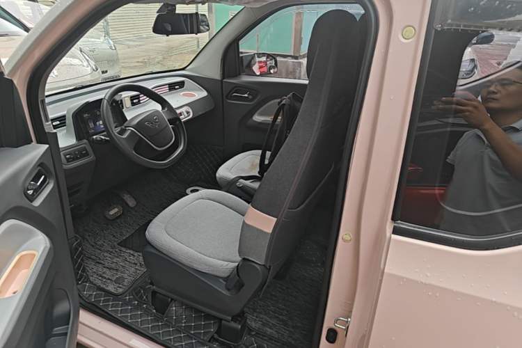 Used Wuling Hongguang MINIEV 2021 Macaron Premium Model – Lithium Iron Phosphate Left Front Seat