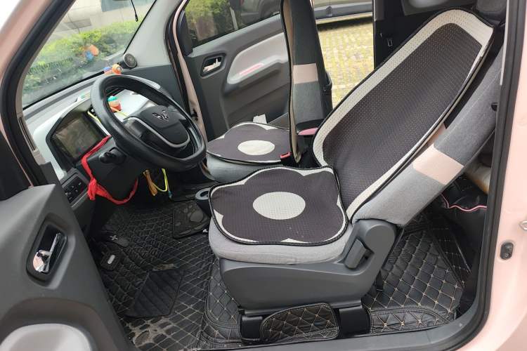 Used Wuling Hongguang MINIEV 2021 Macaron Premium Model – Lithium-NMC Left Front Seat