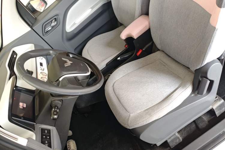 Used Wuling Hongguang MINIEV 2021 Macaron Fashion Edition Lithium-Ion Battery Left Front Seat