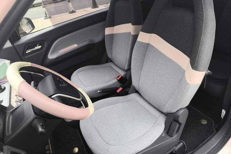Used Wuling Hongguang MINIEV 2021 Macaron Premium Model – Lithium-NMC Left Front Seat