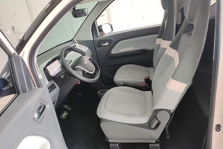 Used Wuling Hongguang MINIEV 2021 Macaron Fashion Edition Lithium-Ion Battery Left Front Seat