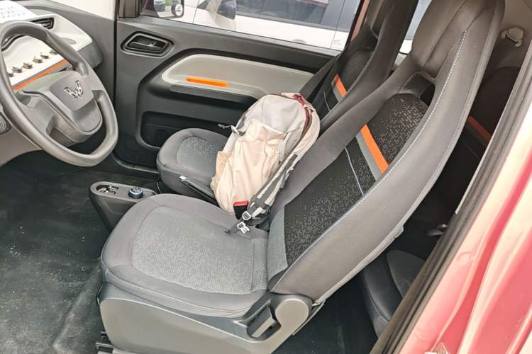 Used Wuling Hongguang MINIEV 2021 Macaron Fashion Edition Lithium-Ion Battery Left Front Seat