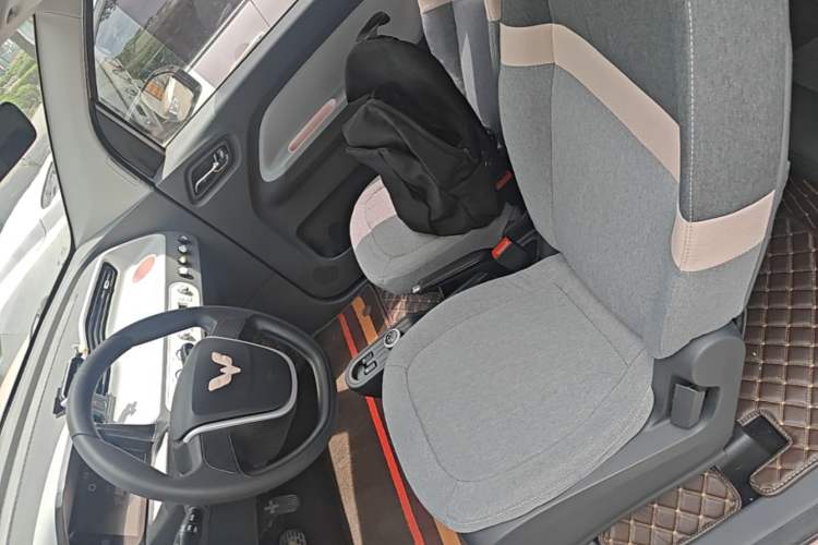 Used Wuling Hongguang MINIEV 2021 Macaron Premium Model – Lithium-NMC Left Front Seat