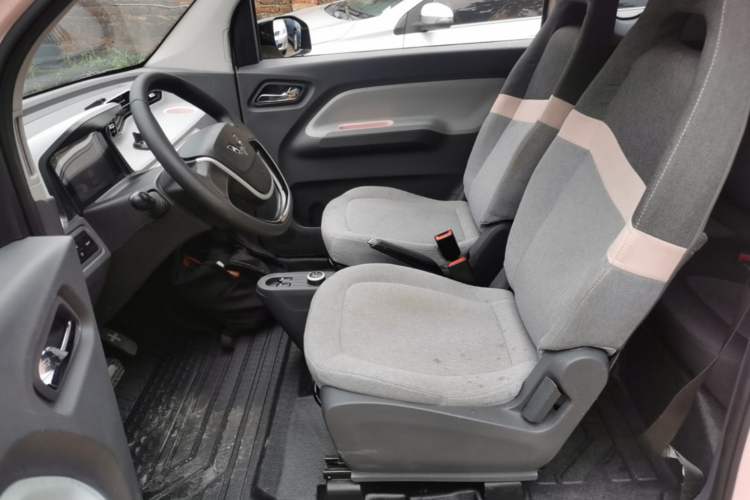 Used Wuling Hongguang MINIEV 2021 Macaron Sandwich Model 170 km Lithium Iron Phosphate Left Front Seat