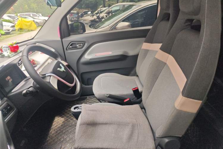 Used Wuling Hongguang MINIEV 2021 Macaron Premium Model – Lithium-NMC Left Front Seat