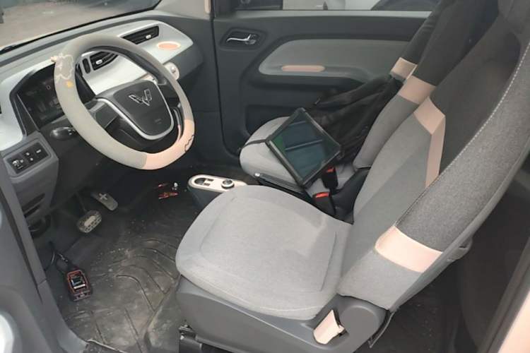Used Wuling Hongguang MINIEV 2021 Macaron Premium Model – Lithium-NMC Left Front Seat