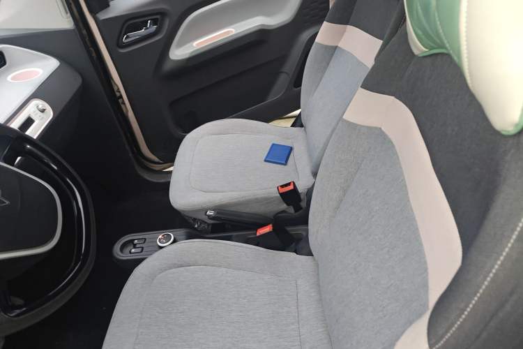 Used Wuling Hongguang MINIEV 2021 Macaron Fashion Edition Lithium-Ion Battery Left Front Seat