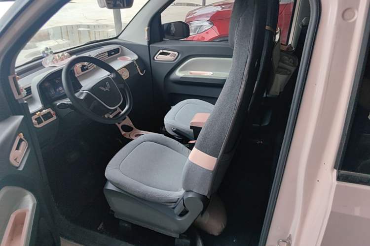 Used Wuling Hongguang MINIEV 2021 Macaron Fashion Edition Lithium-Ion Battery Left Front Seat