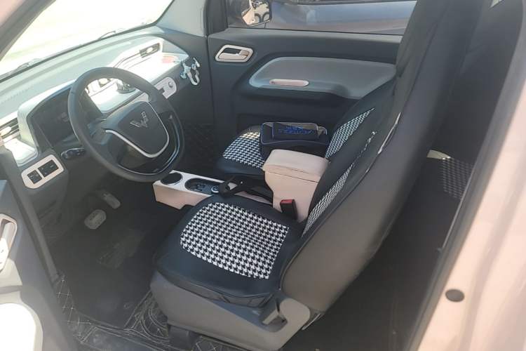 Used Wuling Hongguang MINIEV 2021 Macaron Fashion Edition Lithium-Ion Battery Left Front Seat