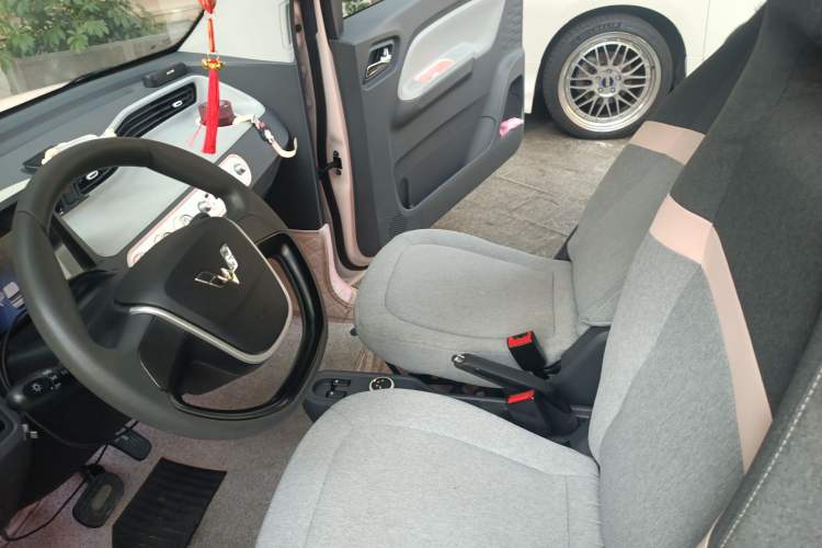 Used Wuling Hongguang MINIEV 2021 Macaron Premium Model – Lithium Iron Phosphate Left Front Seat