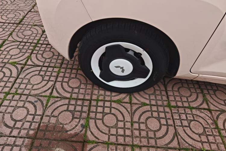 Used Wuling Hongguang MINIEV 2021 Macaron Premium Model – Lithium Iron Phosphate Left Front Wheel Hub